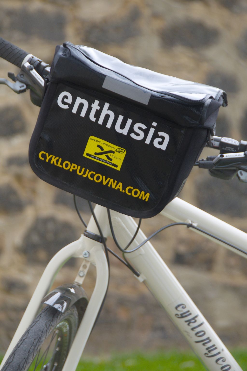 Waterproof handlebar bag with map