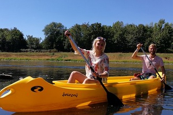 Raft on the Elbe? Good idea! Whether you are a family, party or team, you will enjoy a boating weekend on the Elbe. Stay and equip we will lend you.